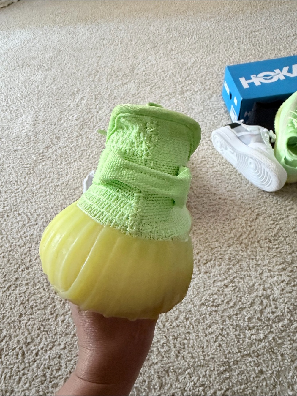 Adidas Yeezy boost 350 volt - Picture 3 of 9